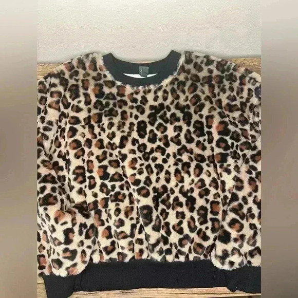 Animal Print Sweater size Large - Picture 1 of 3